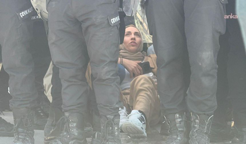 Van Yüzüncü Yıl Üniversitesi’nde 15 yaşındaki çocuğun ölümünü protesto eden öğrencilere polis müdahalesi