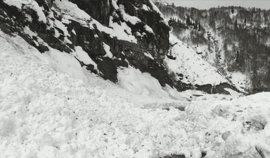 Artvin'de çığ altında kalan çobanın cansız bedenine ulaşıldı