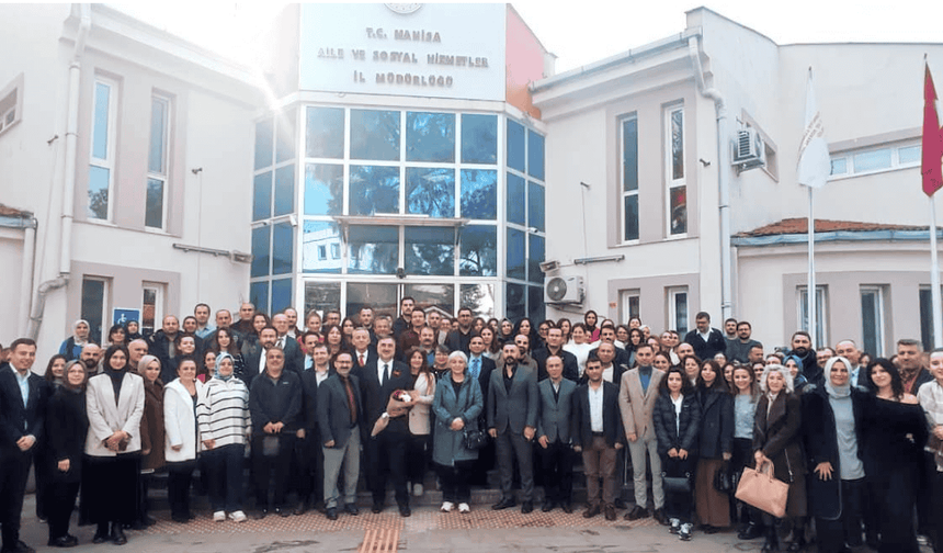 Bakanlık ‘Yeterli Değilsin’ diyerek görevden aldı; sevenleri çiçeklerle, alkışlarla ve gözyaşları ile uğurladı