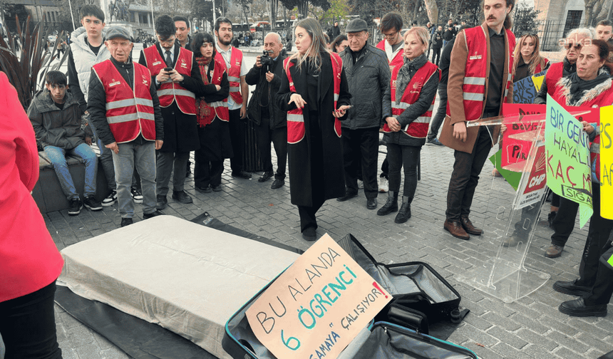 Bavul boş, yatak yasak! Beşiktaş'ta öğrenci eylemine polis engeli