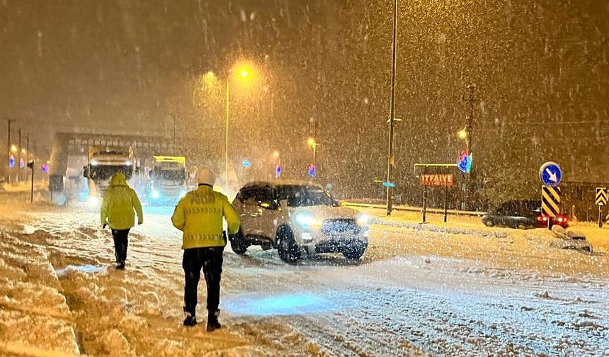 D-100 kara yolunun İstanbul yönünde ağır tonajlı araçların geçişine izin verilmiyor