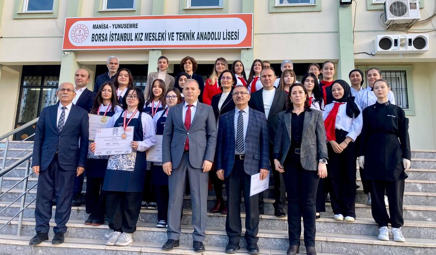 Damak tadında 42 ülkeyi geri bıraktılar, Manisa’ya şampiyon döndüler