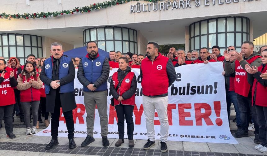 İzmir’de Genel-İş Sendikası üyesi belediye çalışanlarının eylemi sürüyor