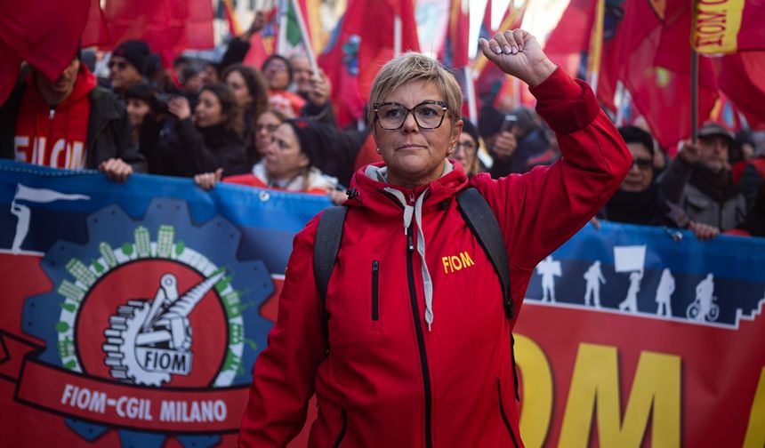 İtalya'da işçiler, hükümetin 2026 bütçe planını protesto için greve gitti