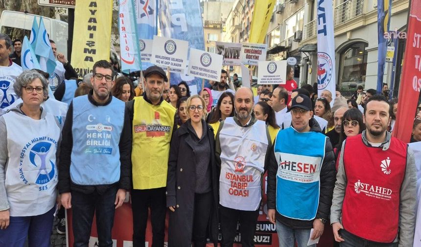 Sağlıkçılardan İstanbul İl Sağlık Müdürlüğü önünde eylem