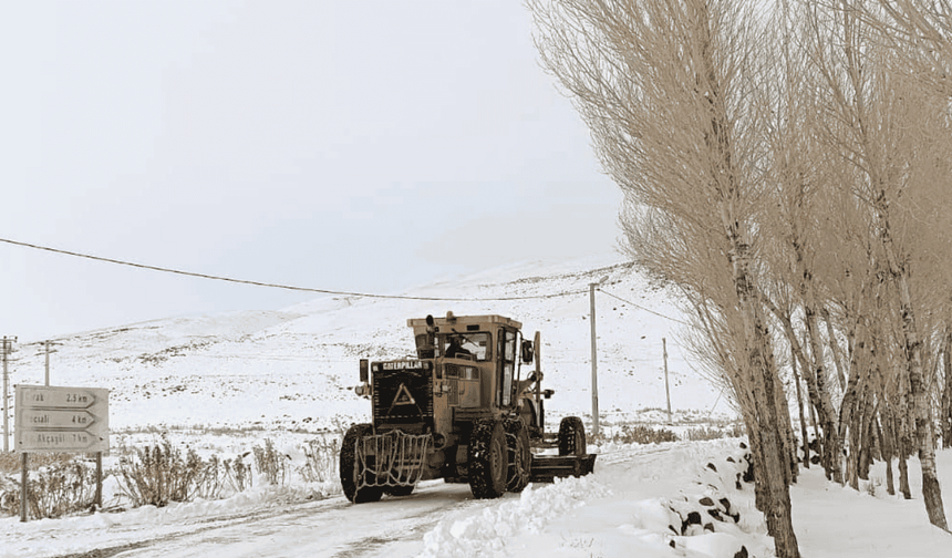 Van'da kar ulaşımı olumsuz etkiledi: Uçak seferleri iptal, 569 yerleşim yerine ulaşılamıyor