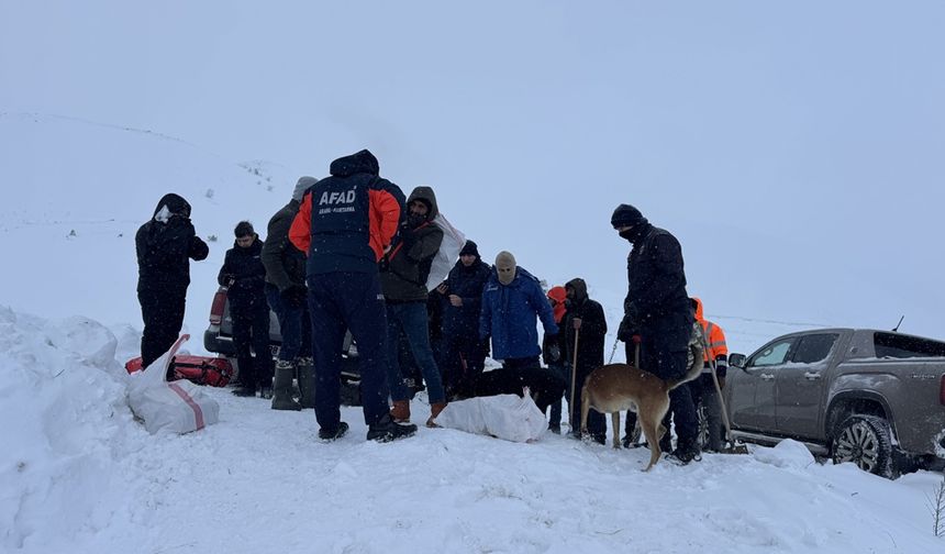 Artvin'de çığ altında kalan çobanın cenazesine ulaşıldı
