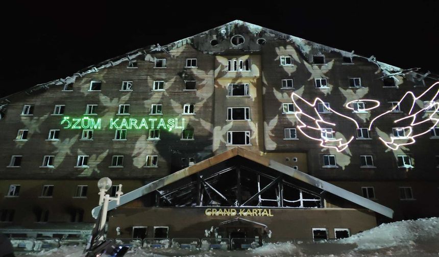 Grand Kartal Otel yangınının birinci yılında hayatını kaybedenler otel önünde düzenlenen törenle anıldı