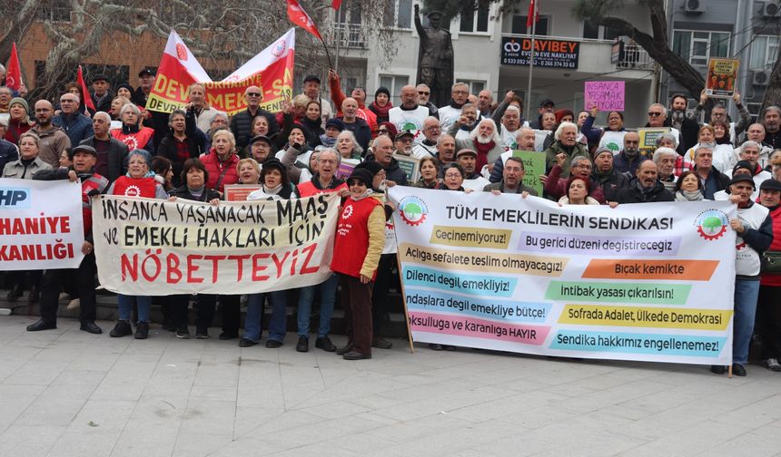 Burhaniye'de emekliler hakları için yürüdü: Sefalet bütçesini kabul etmiyoruz