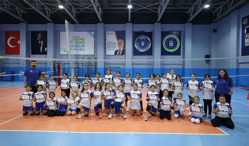 Bursa Büyükşehir Belediyesi kış spor okulları'nda sertifika heyecanı