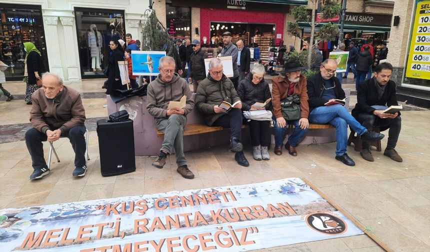 Durugöl Platformu'ndan yeşil alan için kitap okuma eylemi