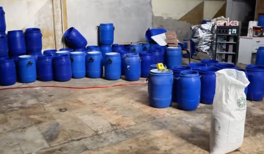 İzmir’de uyuşturucu imalathanesine operasyon: Bir ton 625 kilogram hammadde ele geçirildi