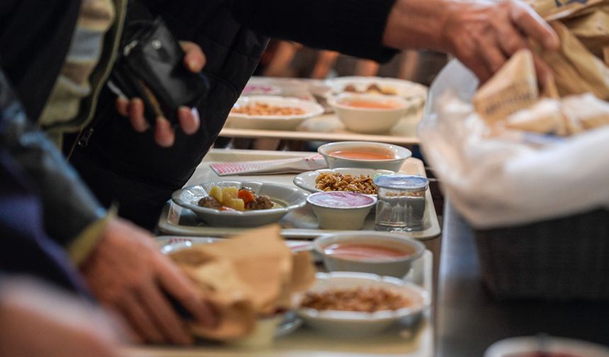 İzmir Büyükşehir Belediyesi Kent Lokantalarında 700 bin porsiyon yemek sunuldu