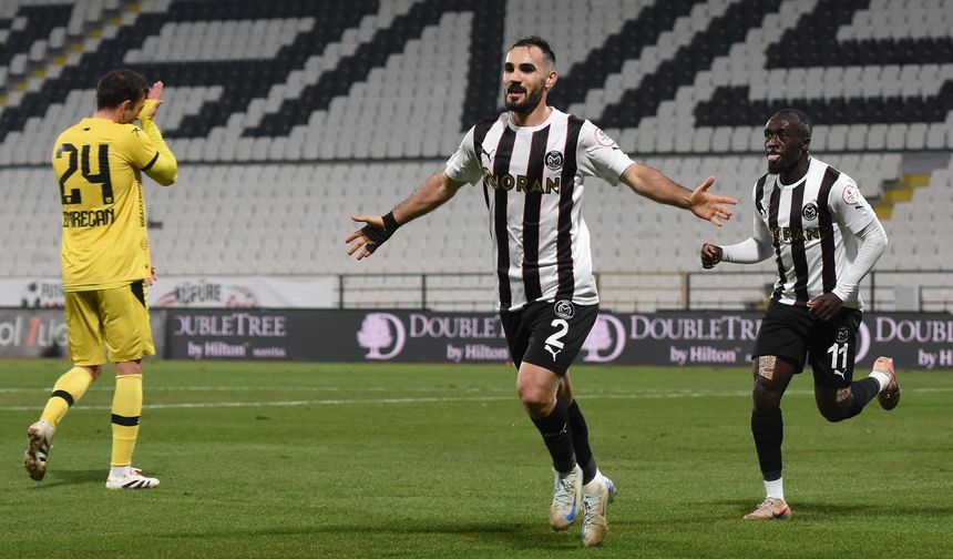 Manisa FK İstanbul engelinde: Tek attı üç aldı