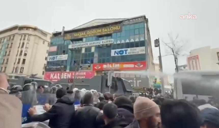 Van'da Rojava yürüyüşüne polis müdahalesi: Belediye eş başkanları, il başkanı ve baro başkanı gözaltında