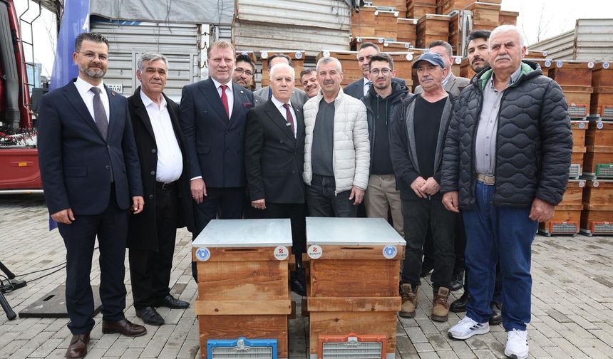 Bursa Büyükşehir Belediyesinden arıcılara 3 bin 400 kovan desteği