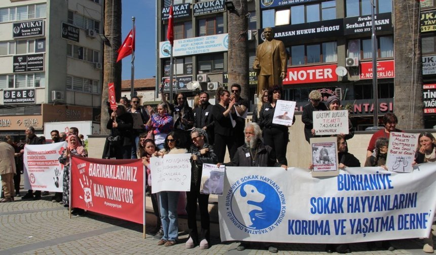 Edremit’te hayvan katliamı protesto edildi