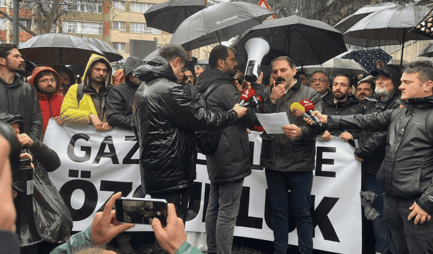Kadıköy'de tutuklu gazeteciler için protesto: Basın özgürlüğü talebi