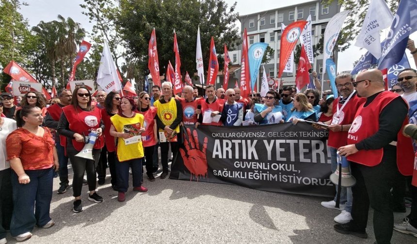 Antalya'da eğitim sendikalarından okullardaki şiddete karşı iş bırakma eylemi