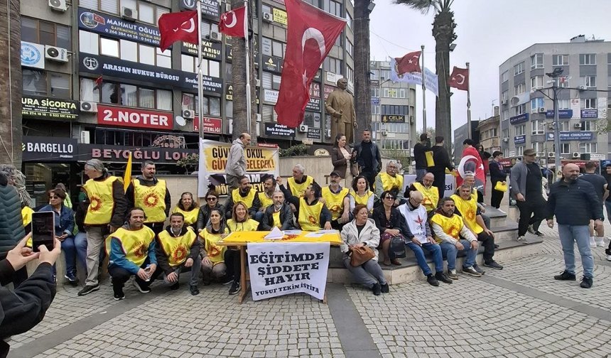 Eğitim-Sen'den Edremit'te oturma eylemi