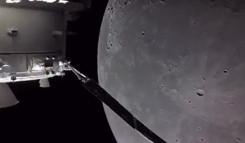 NASA'nın Artemis II mürettebatı, Ay'ın Dünya'ya en uzak mesafesine ulaştı