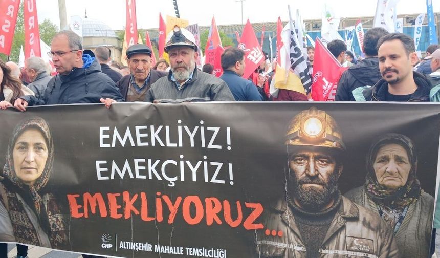 Bursa'da 1 Mayıs kutlamaları: Gruplar Osmangazi Meydanı'nda toplandı