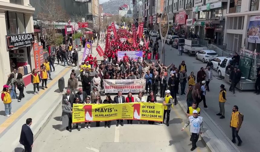 Van'da 1 Mayıs: Barış lütuf değil, haktır