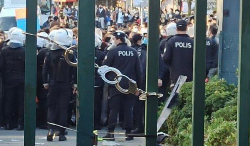 Dawn raids target students in Istanbul after Boğaziçi University protest