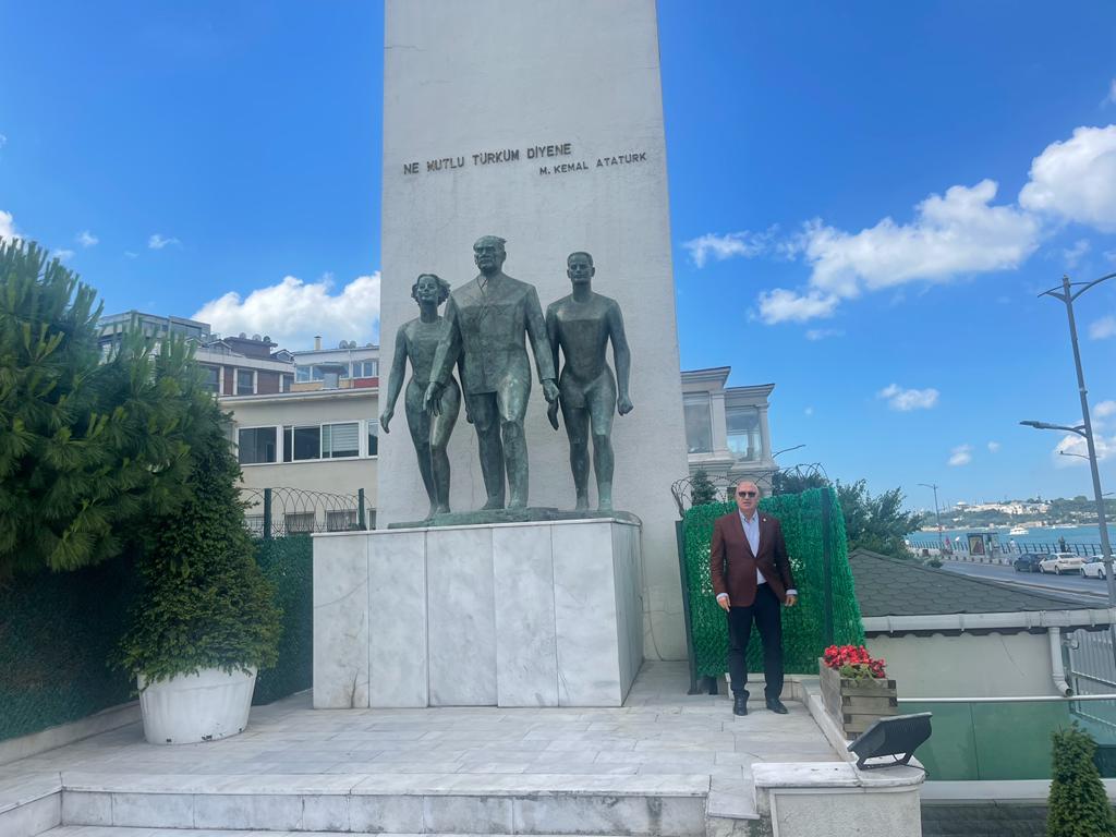 Mahmut Tanal Atatürk Anıtı foto