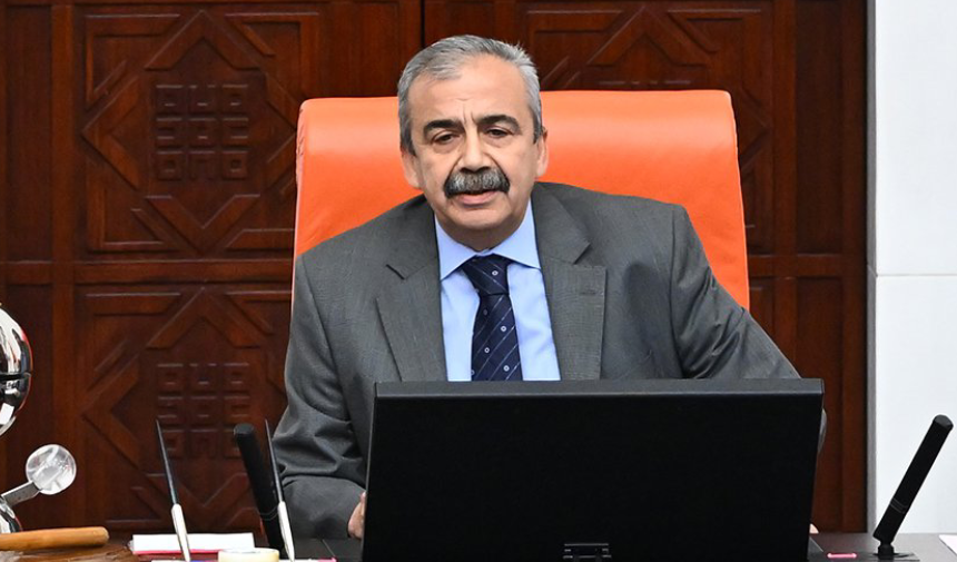 Sırrı Süreyya Önder, Tbmm'ye Gelen Katarlıları Arapça Selamladı! Bilinmeyen Dil Olmasın