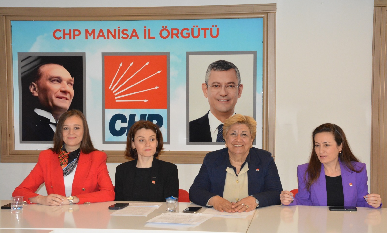 CHP Şehzadeler Adayı Gülşah Durbay 'Eşitlik Politika Belgesi'ni imzaladı