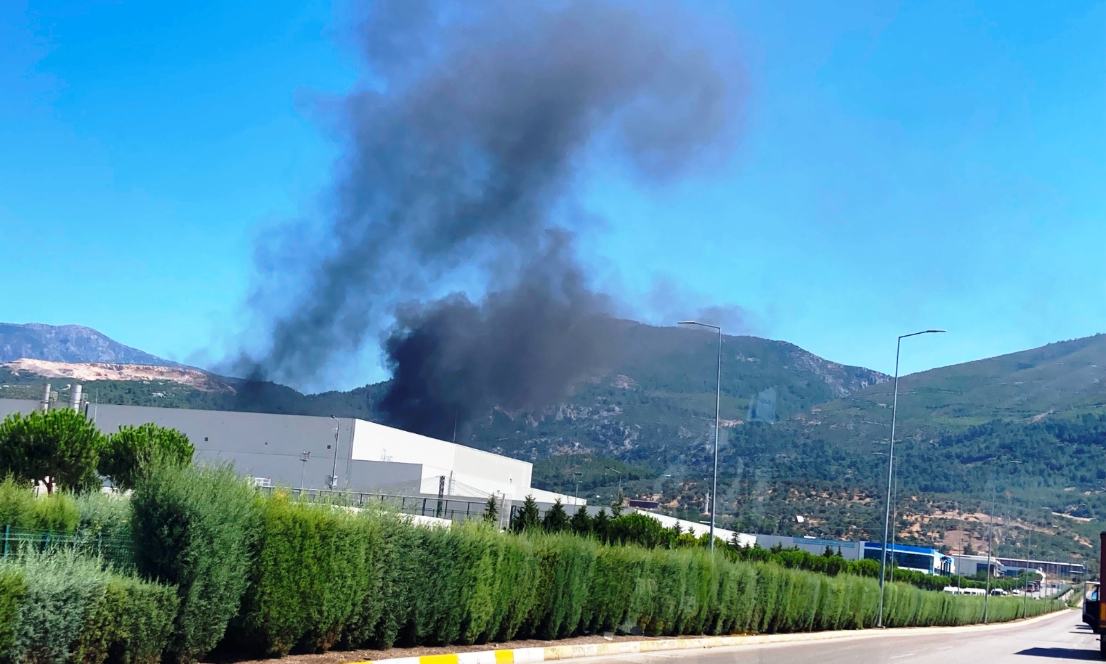 Manisa Lojistik merkezinin deposunda yangın