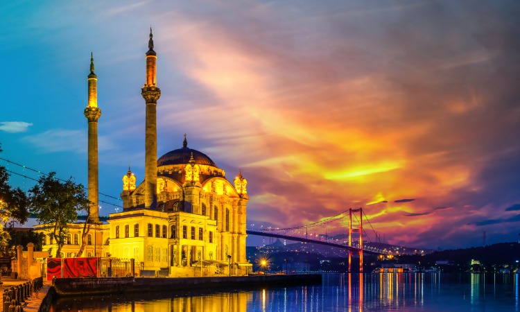 Istanbulda Mutlaka Gezilmesi Gereken Yerler Ortakoy Camii