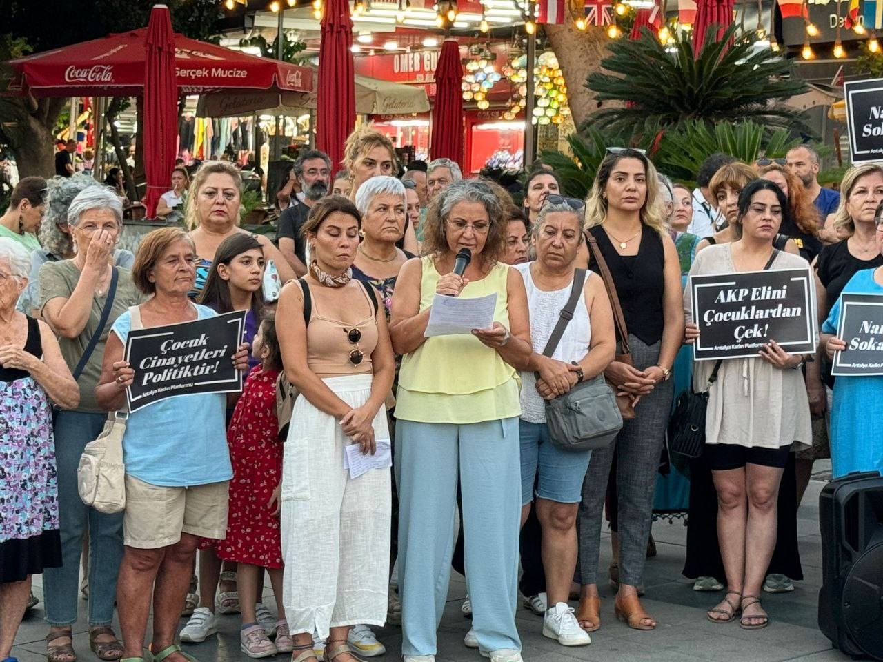 antalya'da nari eylemi