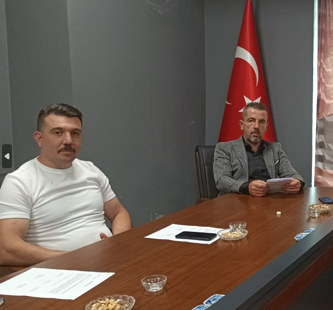 Selçuk Sibir (Beyaz Tişörtlü Olan)