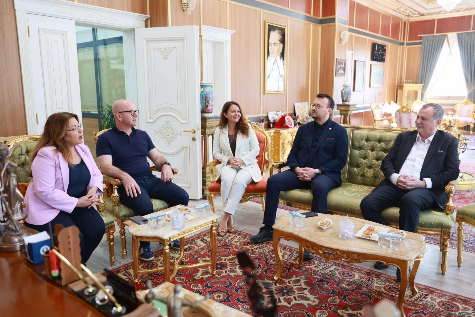 CHP Heyeti Yunusemre Belediyesi'nde