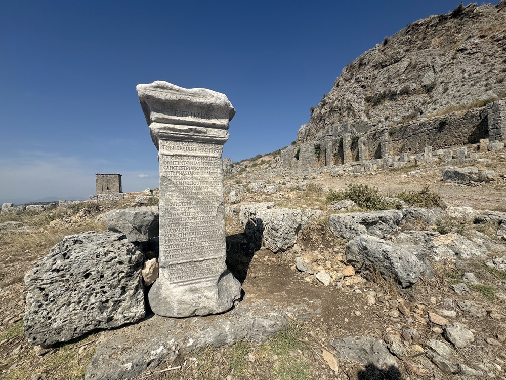 Antalya'da Romalı Kadın Hayırsever Menodoranın Mezarı Tespit Edildi-1