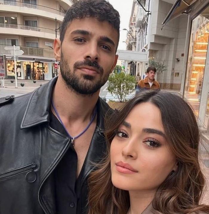 Halit Özgür Sarı Sevgilileri