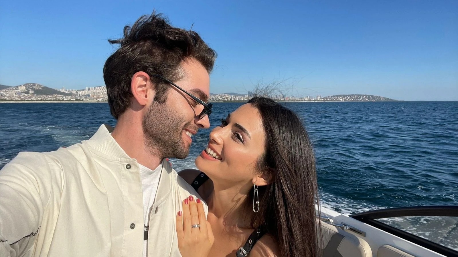 Özge Yağız Sevgilileri