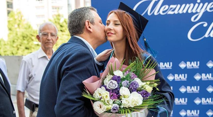 Özgür Özel Kızı