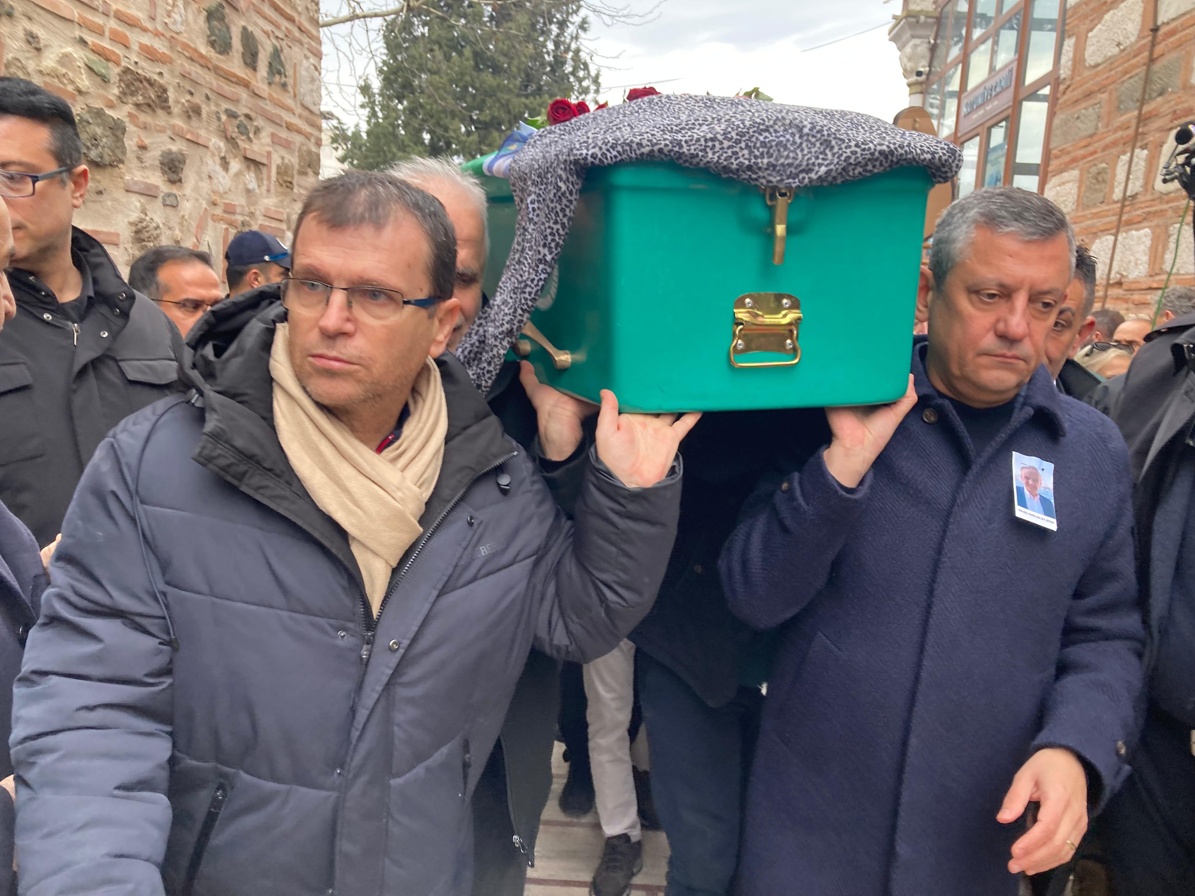 Chp Genel Başkanı Özel Manisa’da Iki Cenazeye Katıldı (2)