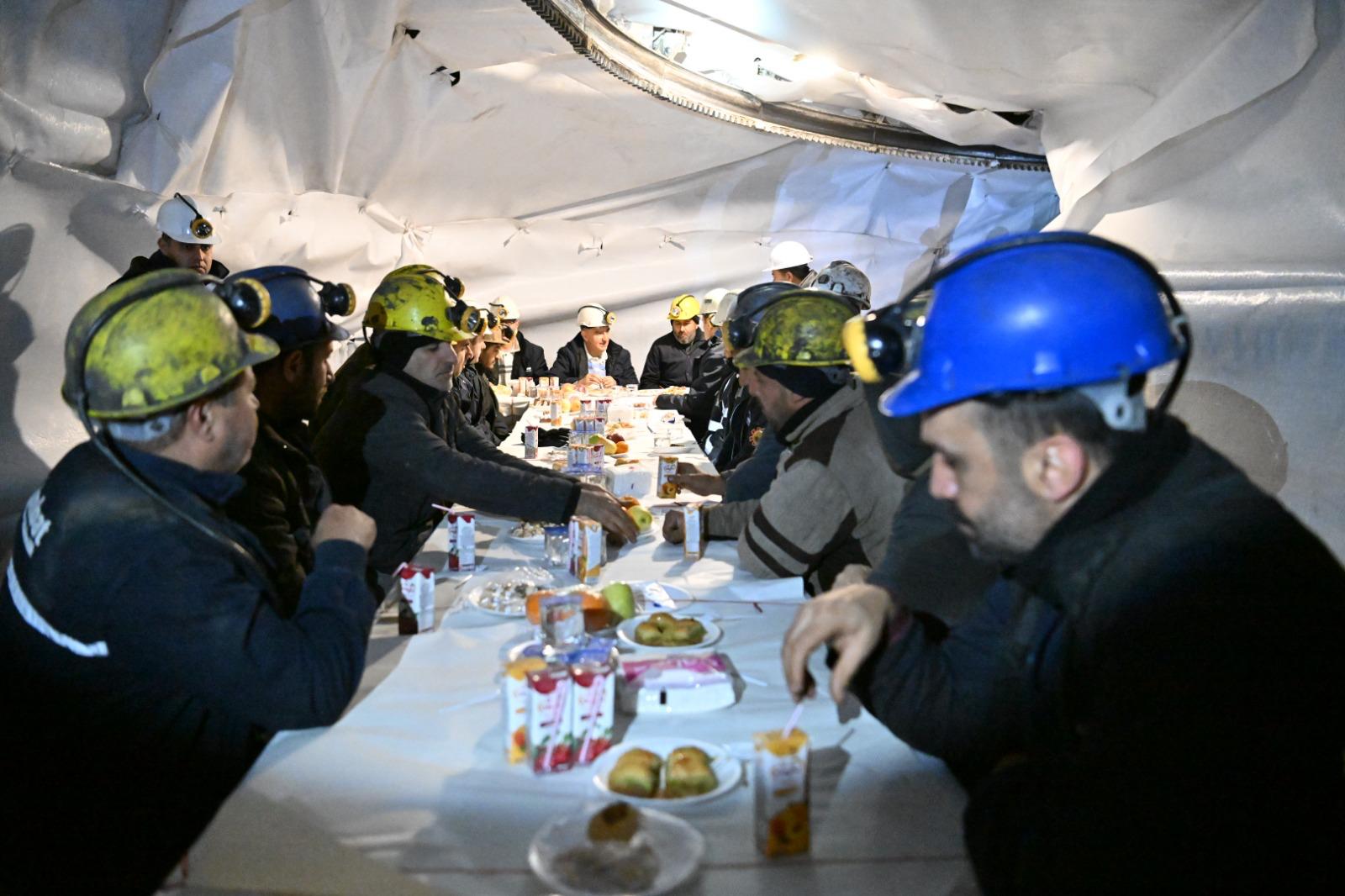 Manisa Valisi Özkan, 2026’Ya Soma’daki Madencilerle Girdi