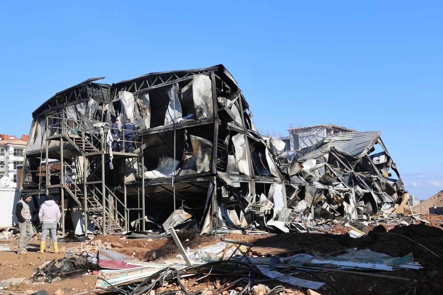 3 Katlı Konteyner Bina Kullanılamaz Hale Geldi