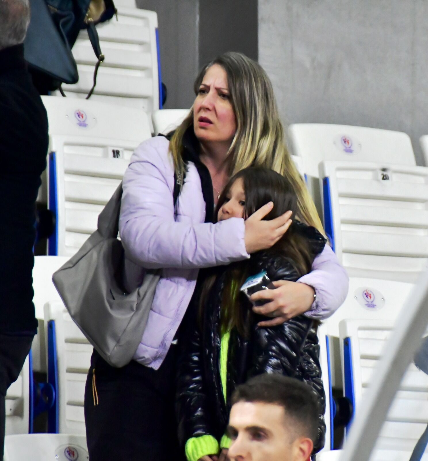 Bazı Çocuklar Korkudan Ağlarken Bazıları Ise Annelerine Sarıldı