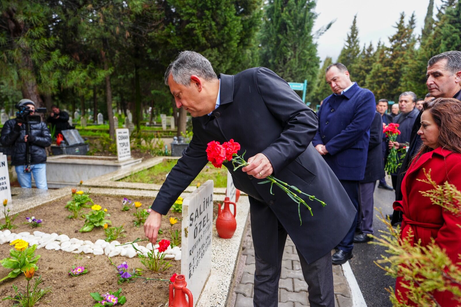 Chp Genel Başkanı Özel’den Mezarlıklara Vefa Ziyaretleri