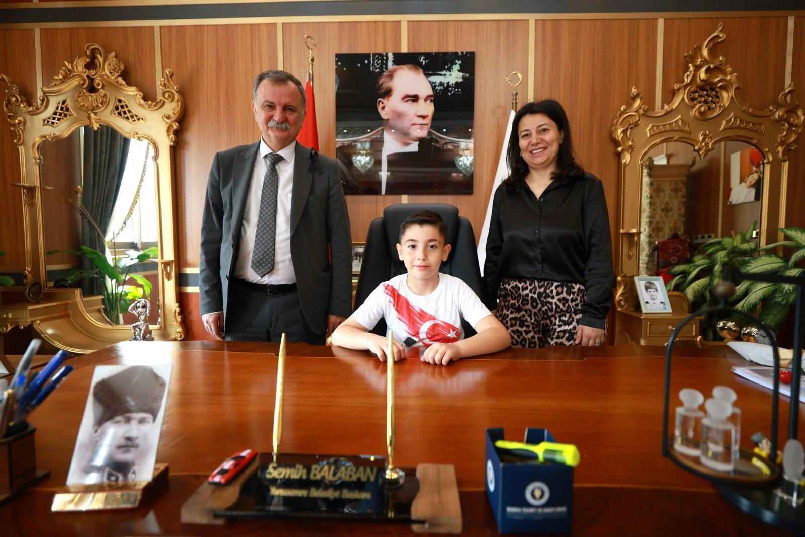 Başkan Balaban 23 Nisan’da Koltuğunu Çocuklara Devretti (2)