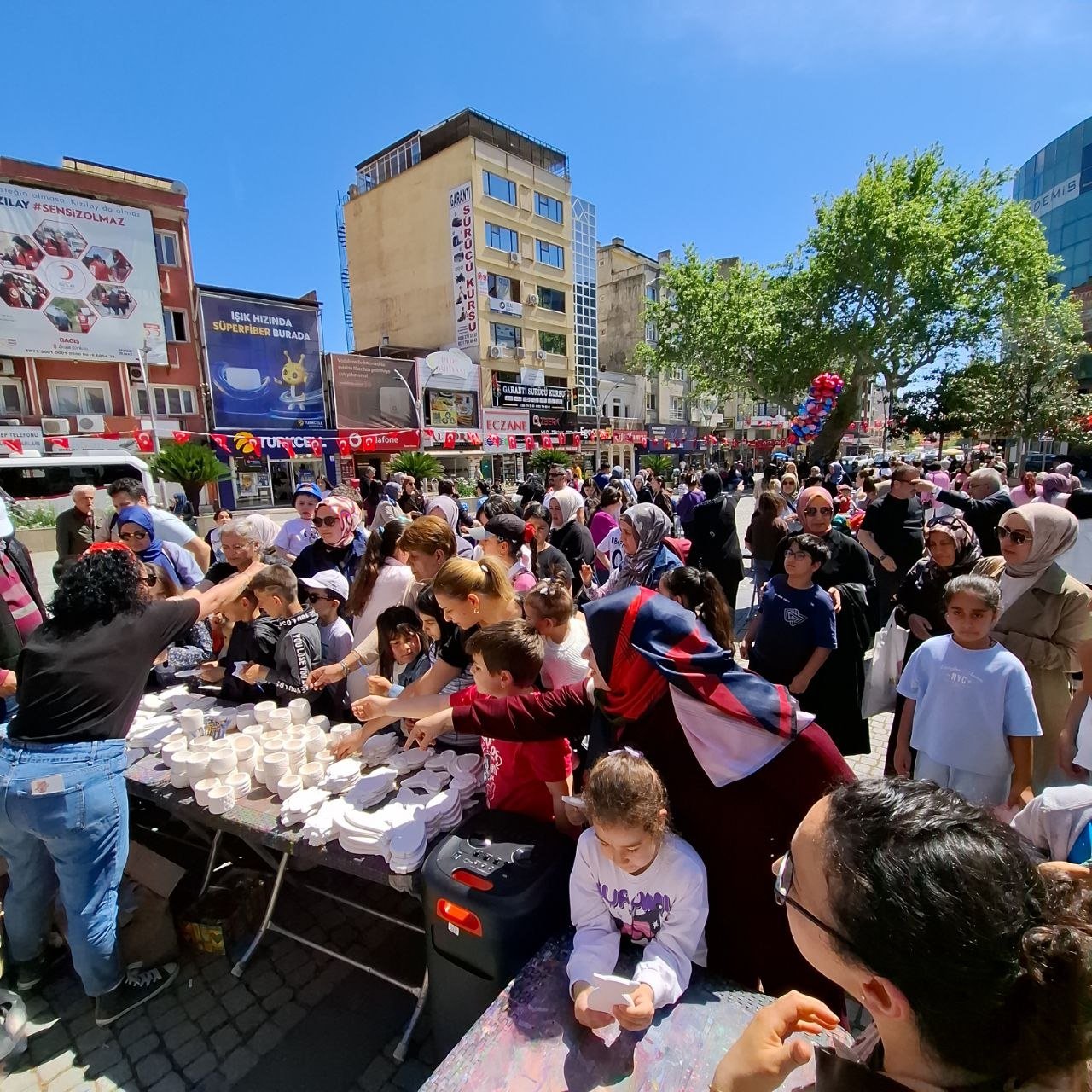 Edremit'te Çocukların Bayram Coşkusuna Sanat Dokunuşu