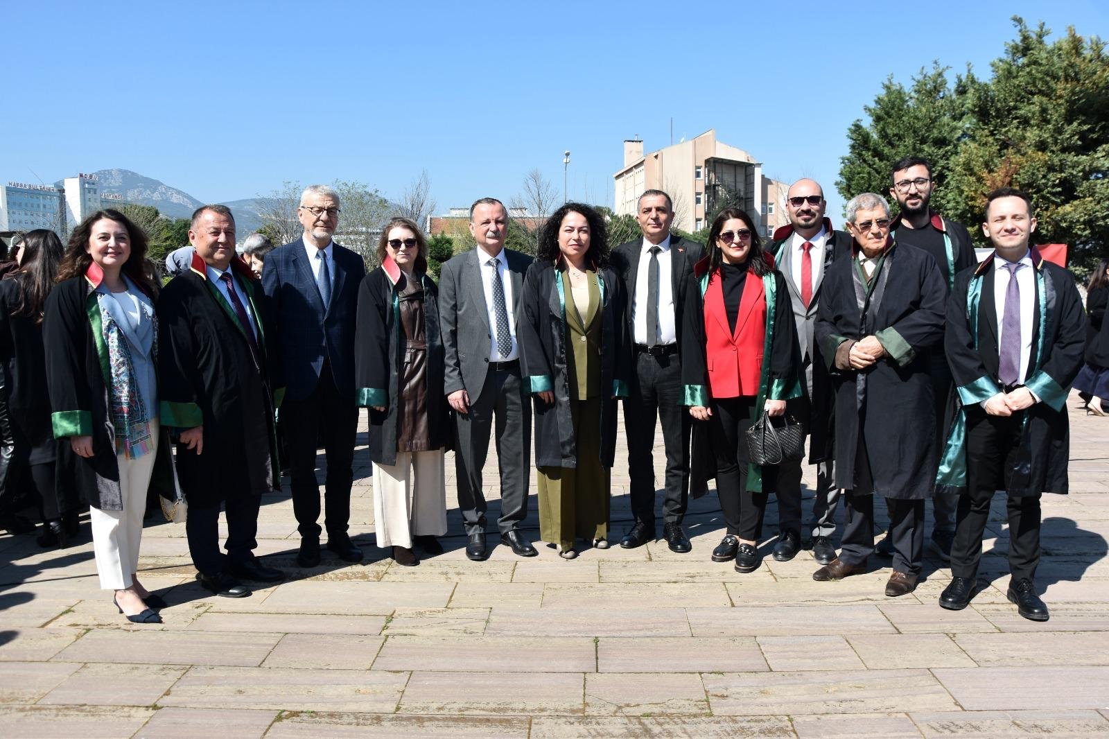 Manisa'da Avukatlardan 5 Nisan Kutlaması