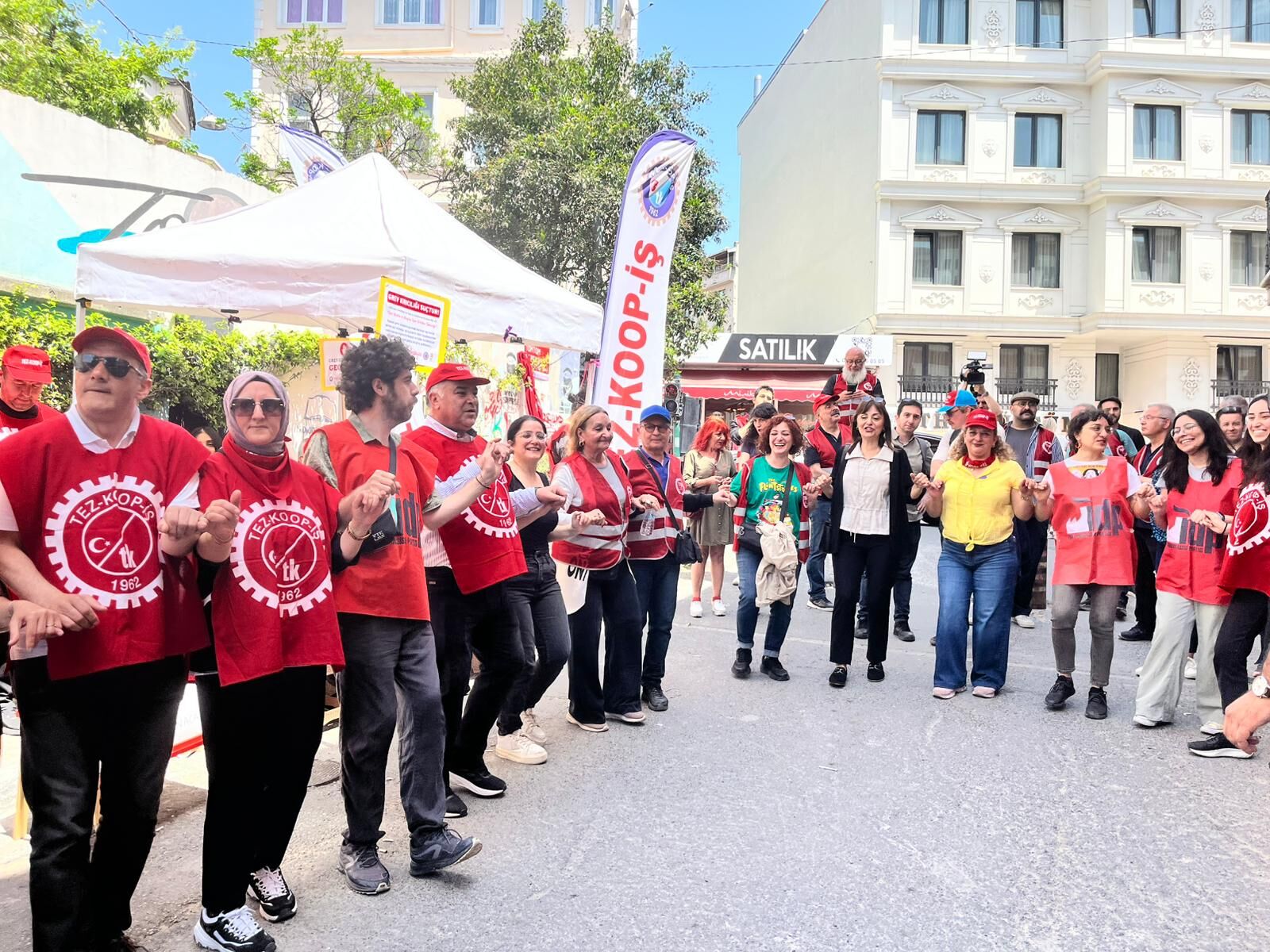 Özel İtalyan Lisesi'nde Grev Devam Ediyor